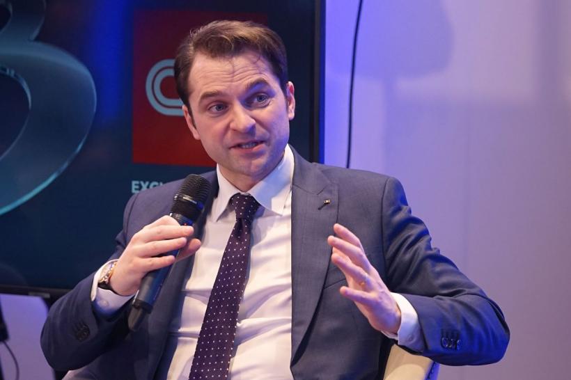 România va ajunge rapid la o treime din energie, produsă din vânt și soare. Autoritățile pregătesc schema de sprijin CfD 18889332