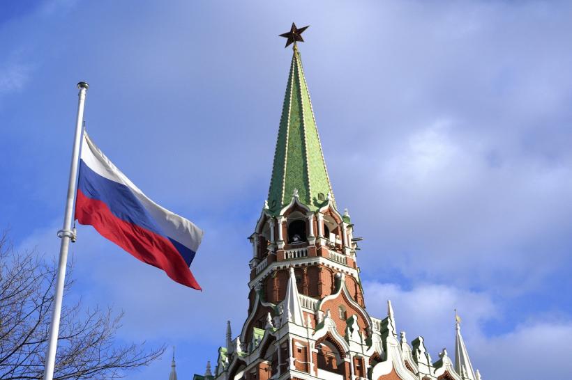 A început farsa alegerilor prezidențiale din Rusia 18889625