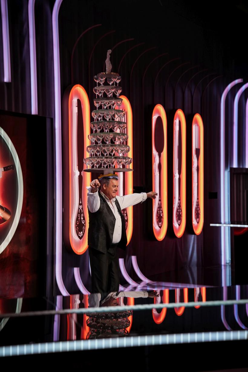 Cea mai cunoscută sosie a lui Marilyn Monroe, care joacă în filme la Hollywood, vine să-i cucerească pe jurații Chefi la cuțite 18889874