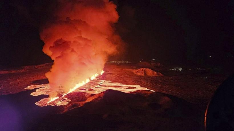Stare de alertă în Islanda: Vulcanul a erupt din nou. Explozii de rocă topită și râuri de lavă au acoperit o parte a peninsulei 18889930