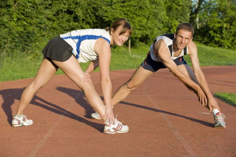 Femeile obţin mai multe beneficii pentru sănătate făcând mai puţin sport decât bărbaţii