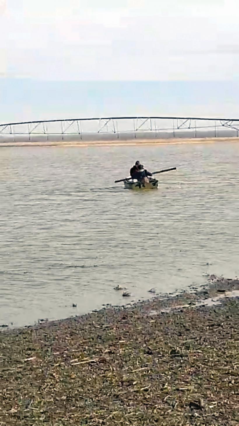 SOS de înec, lansat din mijlocul tarlalelor: La Hârșova, zeci de fermieri continuă să fie bătaia de joc a autorităților 18890005