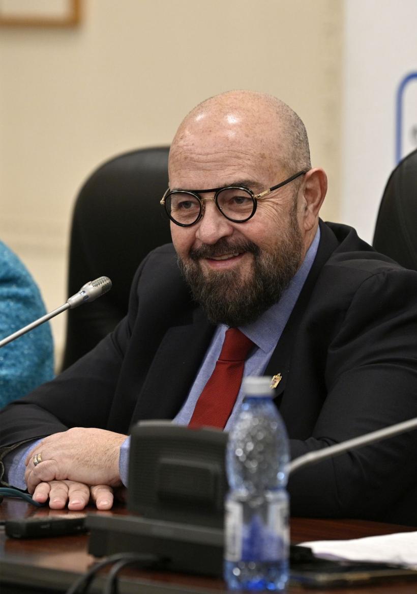 Au mai rămas 82 de zile până la alegeri. Coaliția a scos din „joben” candidatul comun. Pe cine avantajează această nominalizare 18890197