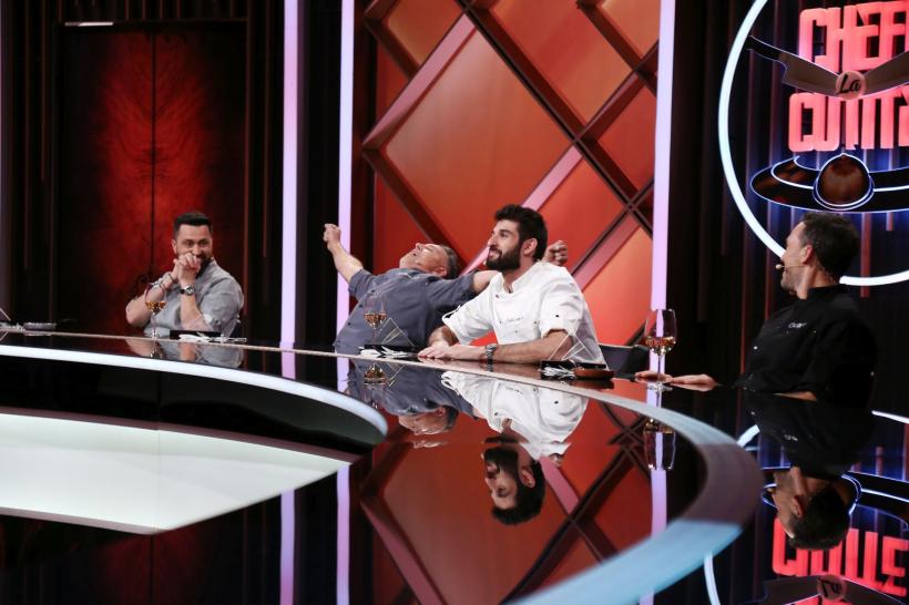 Chef Sautner a câștigat amuleta ieri seară, la Chefi la cuțite. Diseară, jurații sunt uluiți de surpriza culinară creată de o concurentă. Chef Ștefan: ”Nu am mai văzut așa ceva!” 18890467