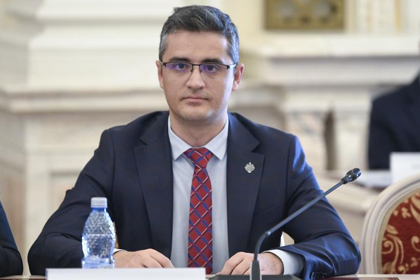 Aleșii locali ar putea fi obligați, sub sancțiunea amenzii, să-și publice, pe lângă averi și interese, și CV-urile 18890678