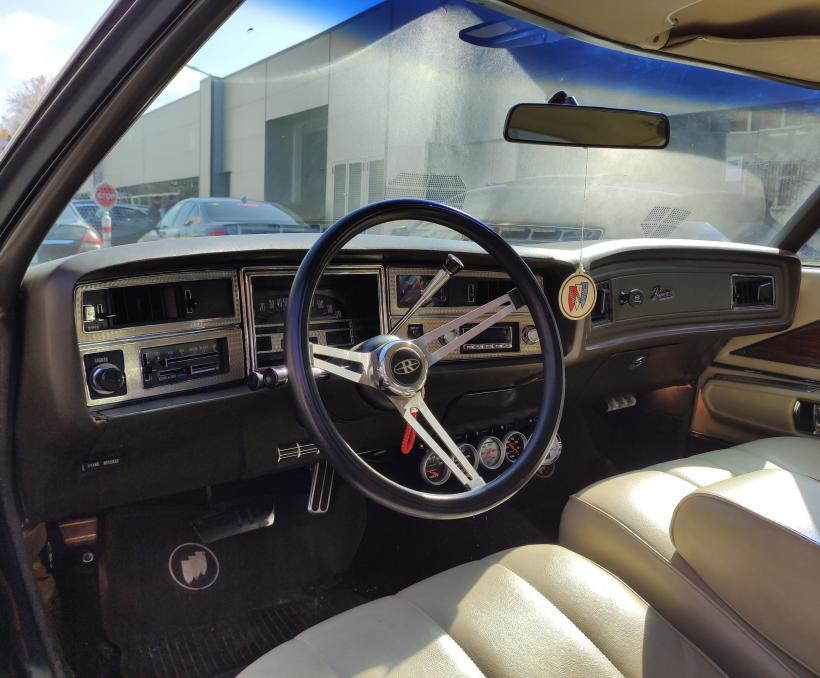 Bijuterie pe roți pe șoselele din România. Un Buick Riviera din 1972 a făcut senzație la Registrul Auto Român 18890759