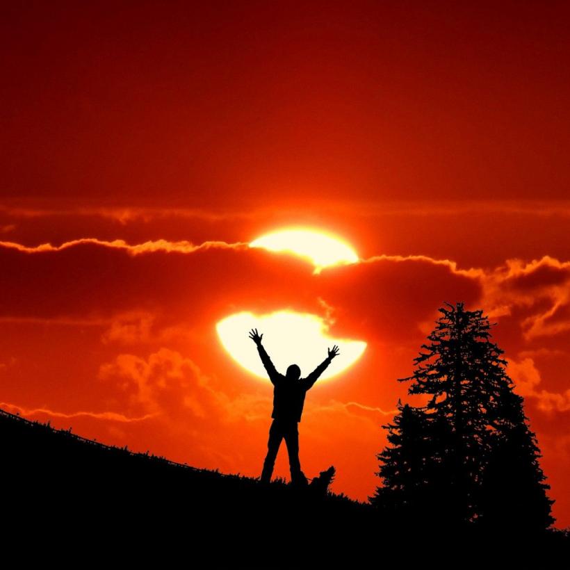 Dialog fin cu filosoful, psihanalistul jungian și editorul Silviu Dragomir: „Viața omului e ca drumul soarelui: răsare, strălucește, apoi se lasă întunericul” 18890642