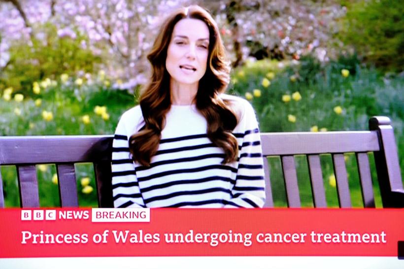Regele Charles este &quot;mândru” de Kate pentru curajul ei de a vorbi despre cancerul de care suferă