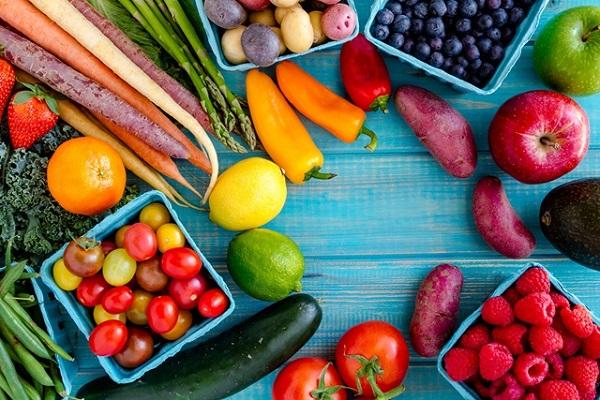 12 fructe și legume cu cele mai multe pesticide. Cum să le savurezi în siguranță