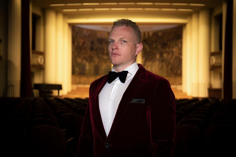 Baritonul ADRIAN MĂRCAN cântă în premieră la Sala Dalles, alături de tenorul ŞTEFAN von KORCH în concertul O SOLE MIO pe 29 Martie 18890733