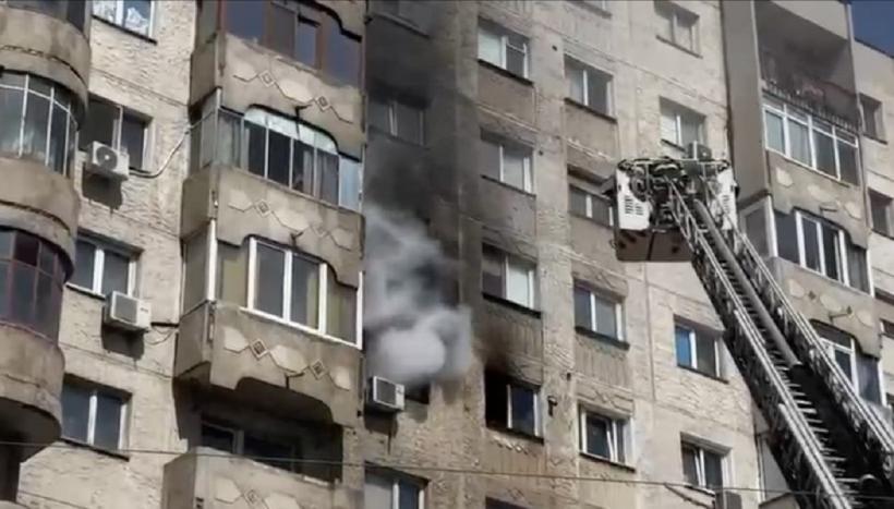 Incendiu într-un apartament: 20 de persoane au fost evacuate, altele primesc îngrijiri medicale 18890984