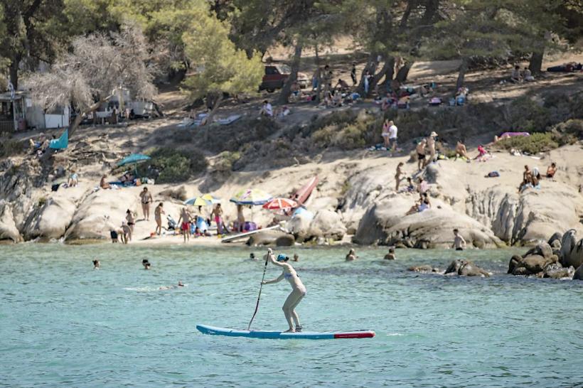 În 2024, românii descoperă noi insule 18891058