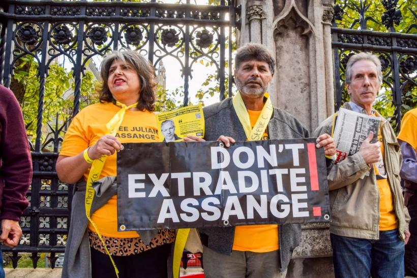 Julian Assange află astăzi dacă va fi extrădat în Statele Unite 18891266