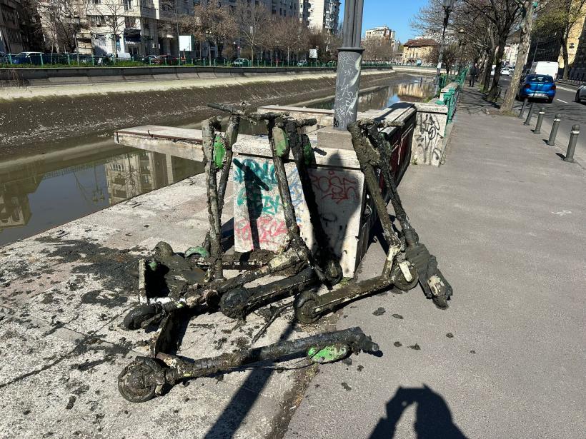 Vortex pe Dâmbovița. Un tronson al râului a fost golit, între Operă și Unirii 18891435