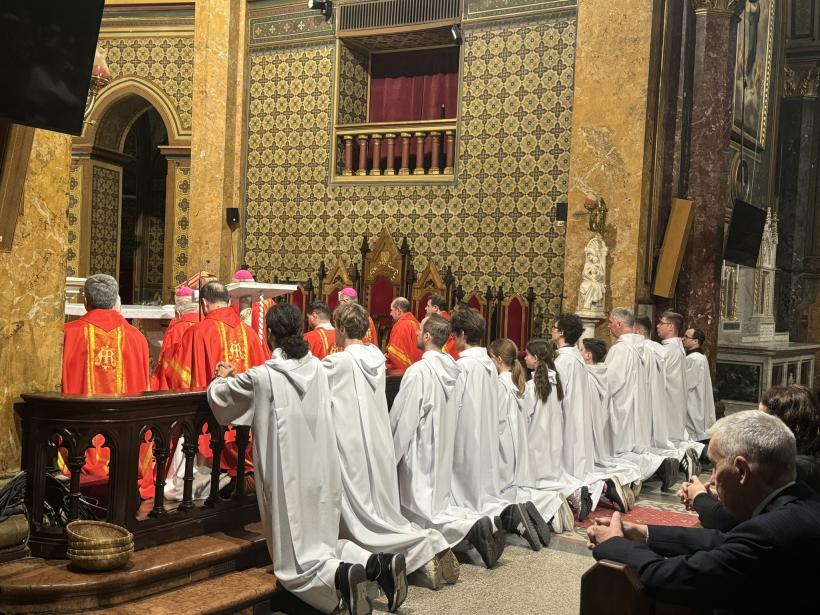 Paște catolic 2024. Mesajul Arhiepiscopului Mitropolit romano-catolic Aurel Percă: Învierea luminează și zonele întunecate ale lumii în care trăim 18892002