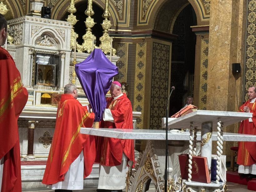 Paște catolic 2024. Mesajul Arhiepiscopului Mitropolit romano-catolic Aurel Percă: Învierea luminează și zonele întunecate ale lumii în care trăim 18892005