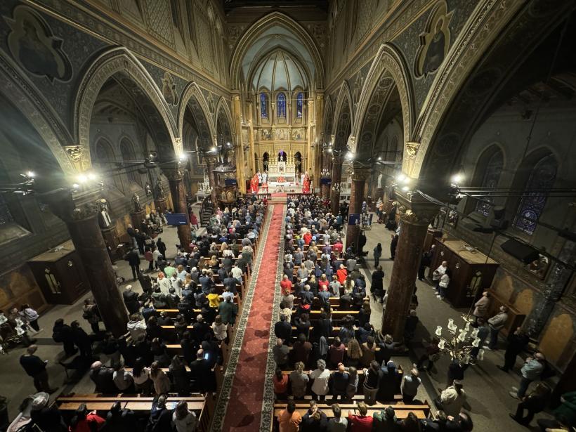 Paște catolic 2024. Mesajul Arhiepiscopului Mitropolit romano-catolic Aurel Percă: Învierea luminează și zonele întunecate ale lumii în care trăim 18892006