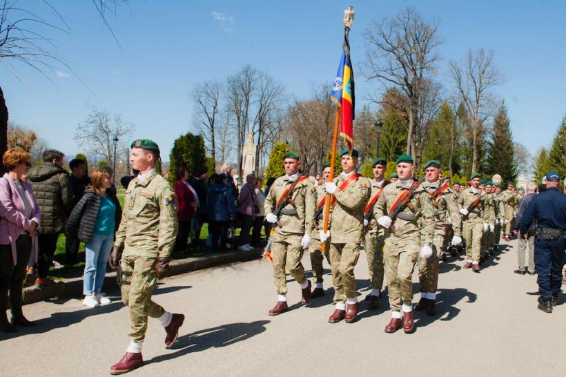 Principele Regent Nicolae, cel de-al doilea fiu al Regelui Ferdinand Întregitorul și al Reginei Maria, împreună cu soția sa Ioana, înmormântați la Curtea de Argeș, alături de Regele Carol al II-lea 18891937