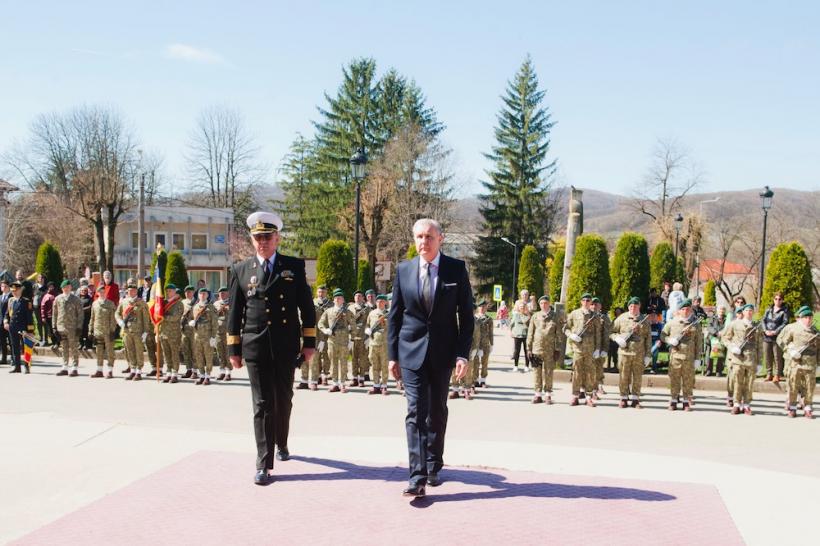 Principele Regent Nicolae, cel de-al doilea fiu al Regelui Ferdinand Întregitorul și al Reginei Maria, împreună cu soția sa Ioana, înmormântați la Curtea de Argeș, alături de Regele Carol al II-lea 18891940