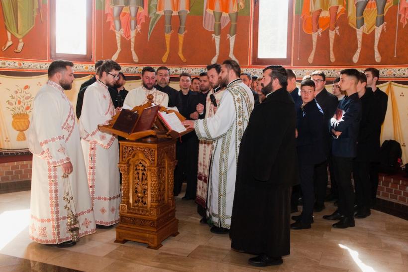 Principele Regent Nicolae, cel de-al doilea fiu al Regelui Ferdinand Întregitorul și al Reginei Maria, împreună cu soția sa Ioana, înmormântați la Curtea de Argeș, alături de Regele Carol al II-lea 18891945