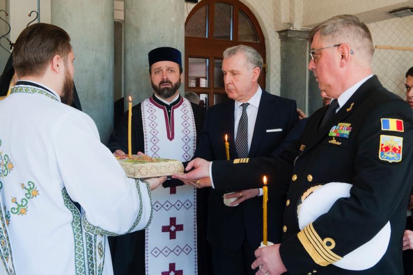 Principele Regent Nicolae, cel de-al doilea fiu al Regelui Ferdinand Întregitorul și al Reginei Maria, împreună cu soția sa Ioana, înmormântați la Curtea de Argeș, alături de Regele Carol al II-lea 18891946