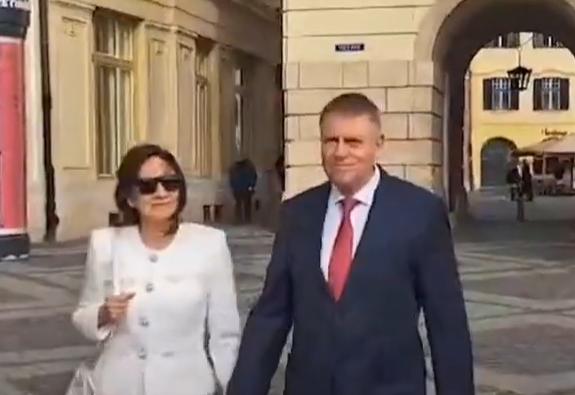 Președintele Klaus Iohannis participă la slujba din prima zi de paști, la Sibiu 
