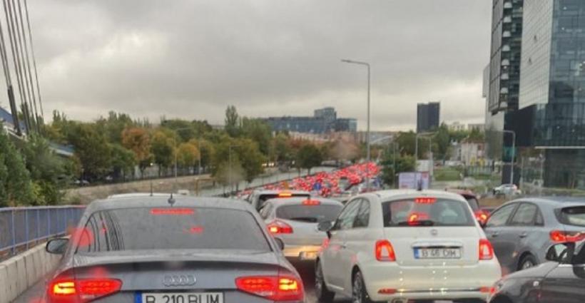 Nicușor Dan spune că traficul din București e boală grea