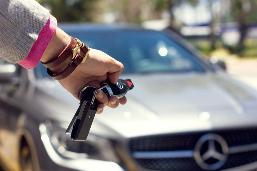 România are peste 8 milioane de șoferi. Care a fost promovabilitate a şcolilor de conducători auto, la prima examinare, în anul 2023 18892082