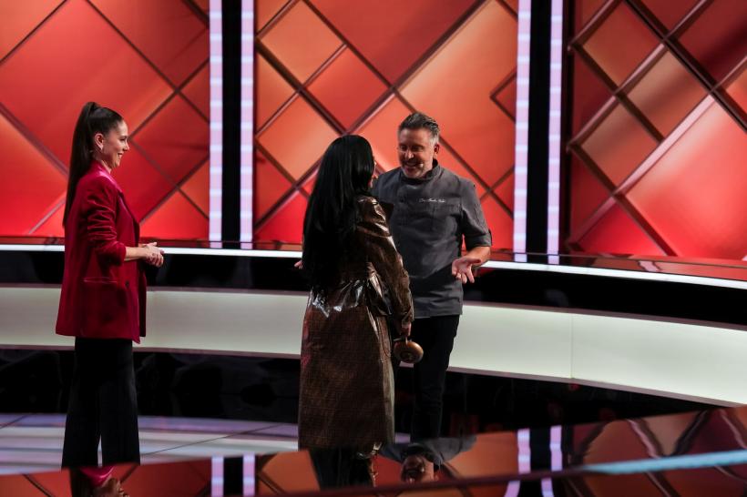 Chef Sautner i-a dat cuțitul de aur lui Mario Mădălin Dumitru. Diseară, Giulia și Vlad Huidu vin să gătească pentru jurații Chefi la cuțite 18892406