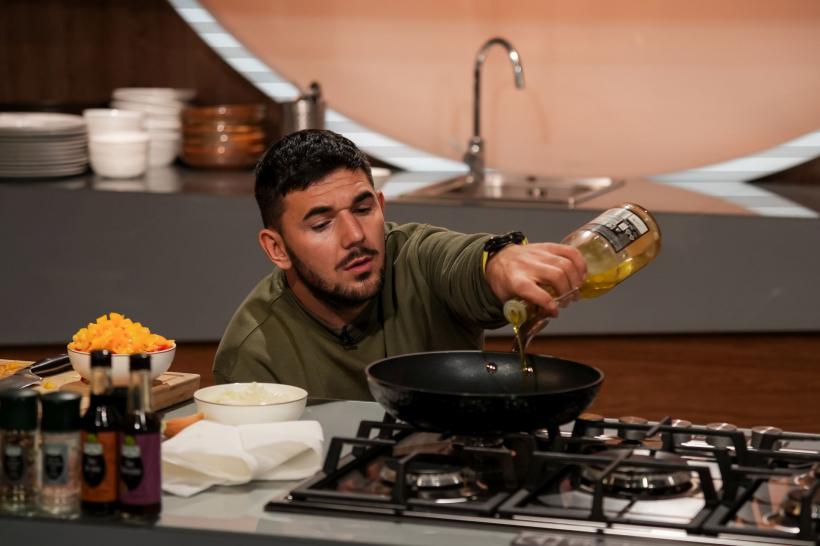 Chef Sautner a câștigat o nouă amuletă la Chefi la cuțite. Diseară, Aris și Alexia Eram vor să-i impresioneze pe jurați cu o rețetă din bucătăria franceză 18892597
