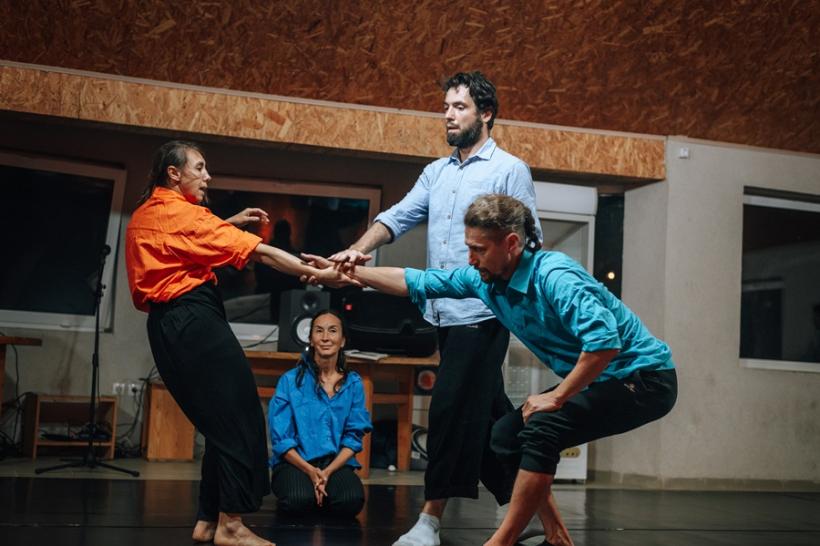 Dansul explorat ca limbaj artistic de sine stătător în proiectul de cercetare artistică No Reason To Dance?, cu artiști din România, Republica Moldova și Irlanda de Nord 18892649
