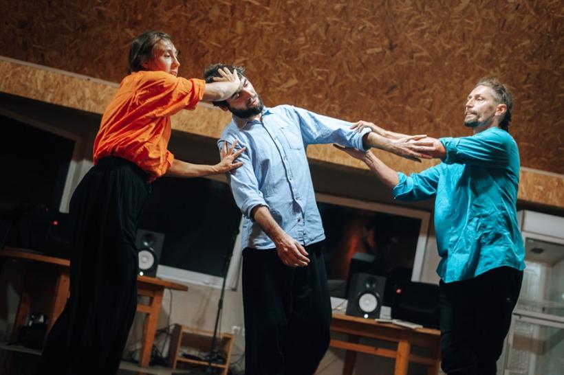 Dansul explorat ca limbaj artistic de sine stătător în proiectul de cercetare artistică No Reason To Dance?, cu artiști din România, Republica Moldova și Irlanda de Nord 18892650