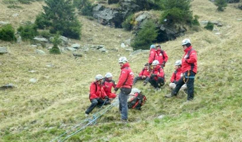 Salvamontiștii din toată țara, în acțiune pentru salvarea unui turist străin accidentat în Făgăraș