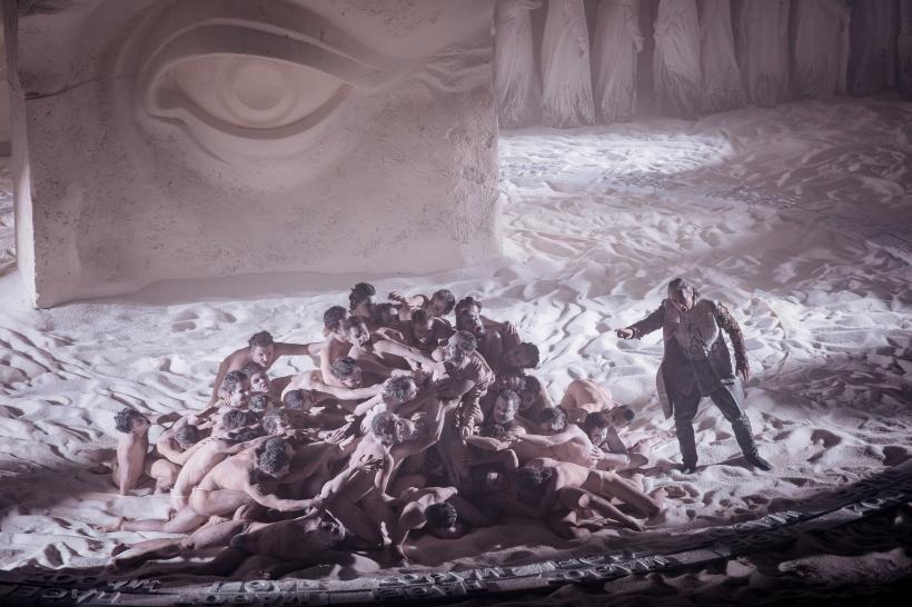 Ultimele reprezentații ale stagiunii cu Oedipe de Enescu în regia lui Stefano Poda