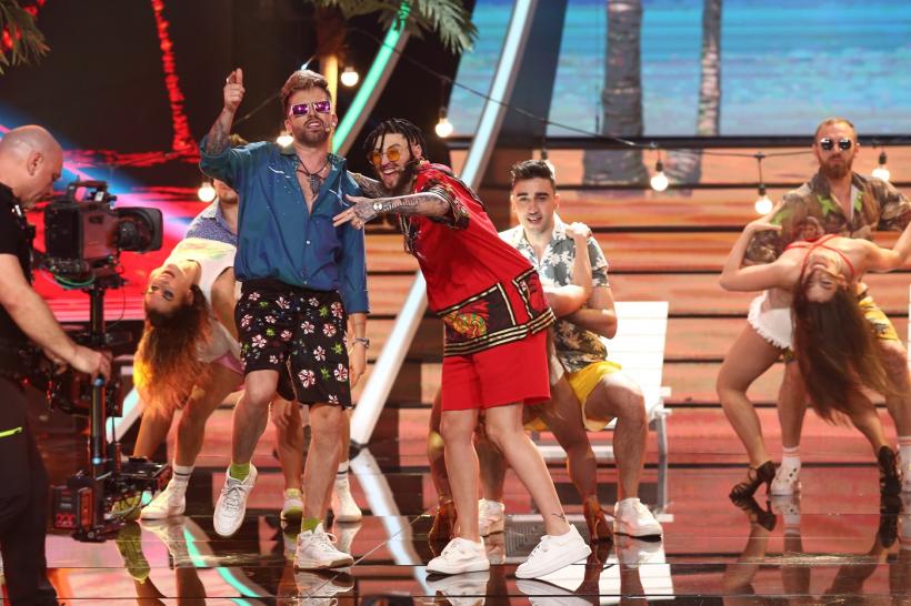 Ilona și Ristei, 6 ore la make-up pentru transformarea ȋn Pedro Capo & Farruko la Te cunosc de undeva!  „Nu pot să cred că ȋţi dai doctoratul cu asta!” 18892986