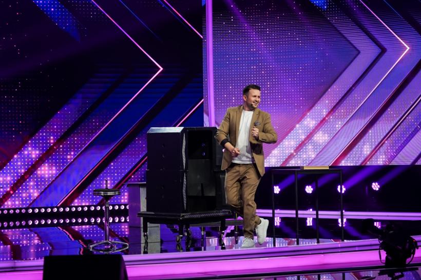 Magicianul Robert Tudor, super show de magie pe scena iUmor, duminică, ora 20:00, la Antena 1. Cosmin Natanticu: „Nu se poate așa ceva, o sa creadă lumea că ne-am vorbit!” 18892853