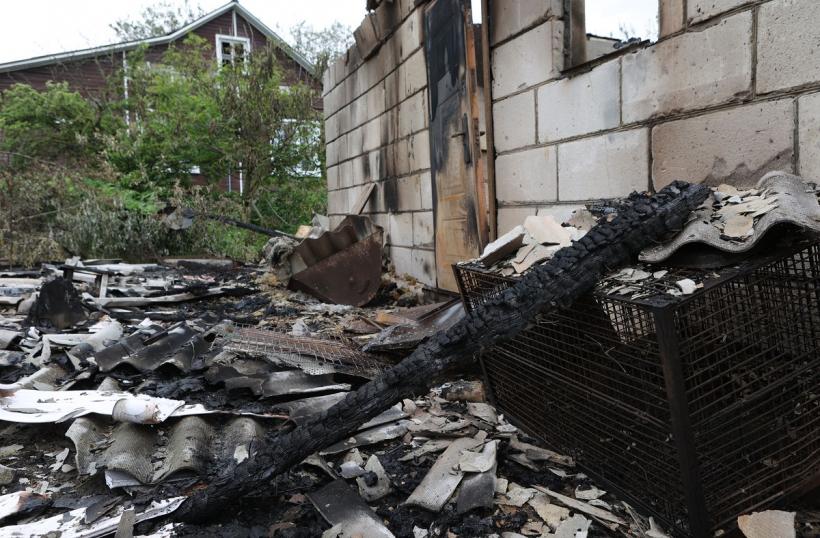 Un obuz rusesc a lovit o casă dintr-un sat ucrainen. Trei oameni au murit