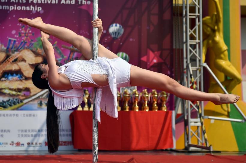 Dansatorii la bară vor să participe la Jocurile Olimpice 18893208