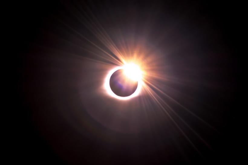 Eclipsa totală de Soare va fi monitorizată cu avioane și rachete NASA