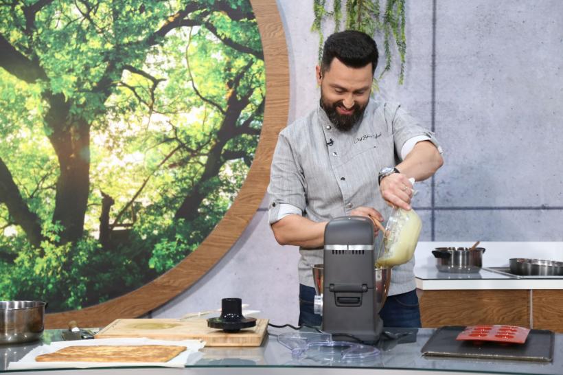 Jurații Chefi la cuțite se bat pentru ultimele amulete ale acestui sezon. Un concurent de 17 ani vrea să intre în competiție cu un desert: ”Fac prăjituri de la 7 ani” 18893273