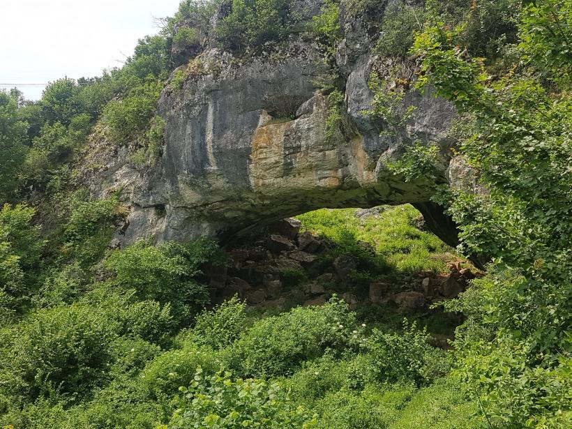 Locul din România, unic în lume. Singurul pod natural deschis circulației