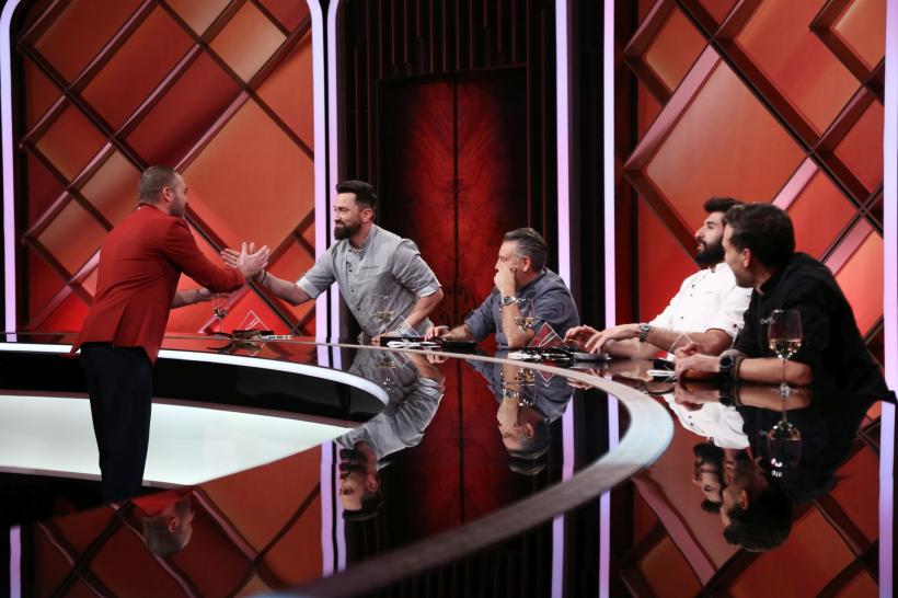 Chef Orlando Zaharia a câștigat amuleta și a dat cuțitul de aur ieri seară, la Chefi la cuțite.  Roata norocului complică misiunea juraților diseară, în lupta pentru punctele decisive 18893490