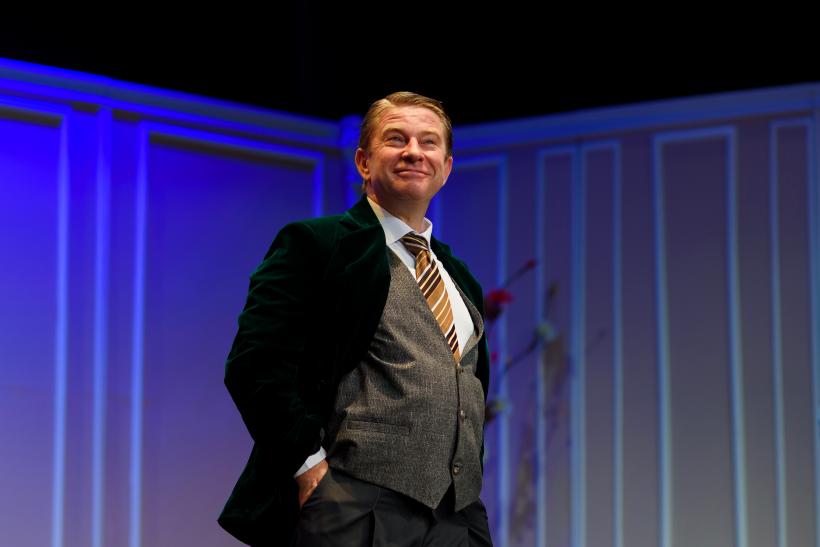 Pavel Bartoş în ...Escu de Tudor Mușatescu în premieră la Teatrul Stela Popescu 18893432