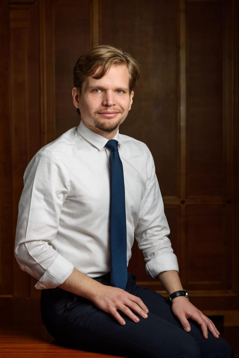 Cu două luni înaintea scrutinului, parlamentarii lui Cioloș cer, prin lege, interzicerea comasării alegerilor 18893688