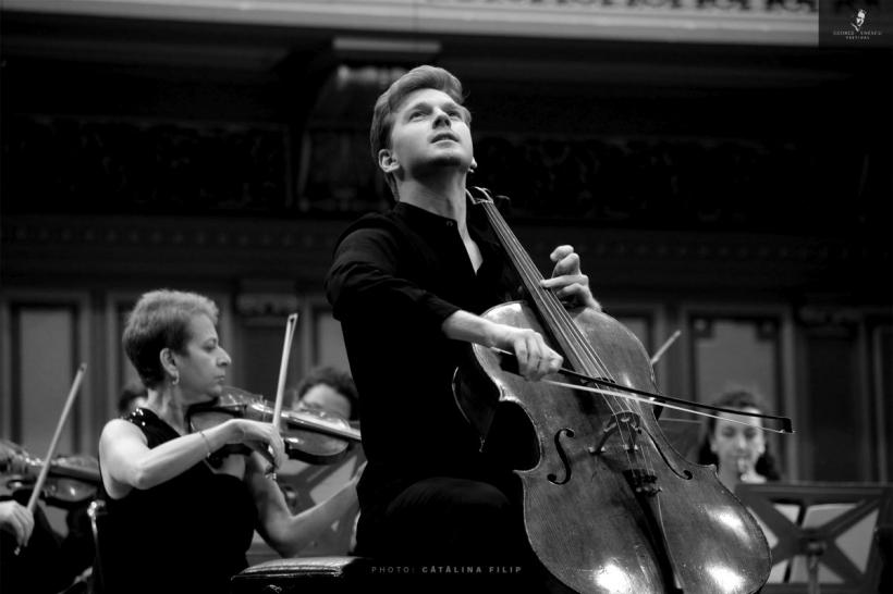 Expoziția de Fotografie „Povești de festival” – o celebrare a Festivalului Internațional George Enescu prin obiectivul fotografic 18893702