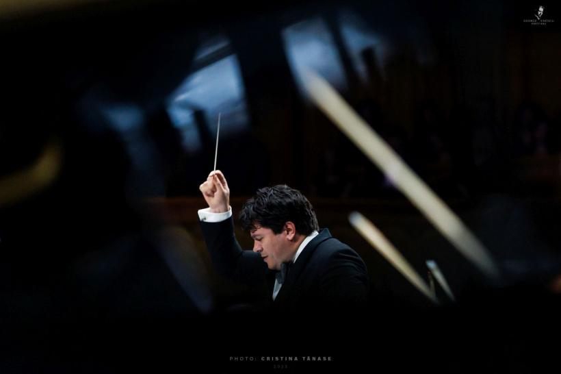 Expoziția de Fotografie „Povești de festival” – o celebrare a Festivalului Internațional George Enescu prin obiectivul fotografic 18893703