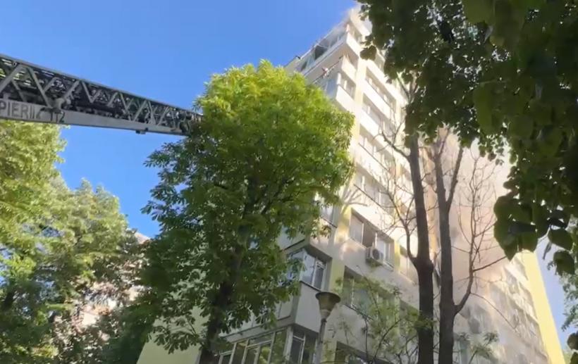 Incendiu puternic într-un apartament din București. Patru persoane, între care un copil, la spital 
