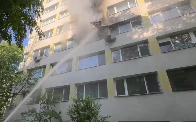 Incendiu puternic într-un apartament din București. Patru persoane, între care un copil, la spital  18894176