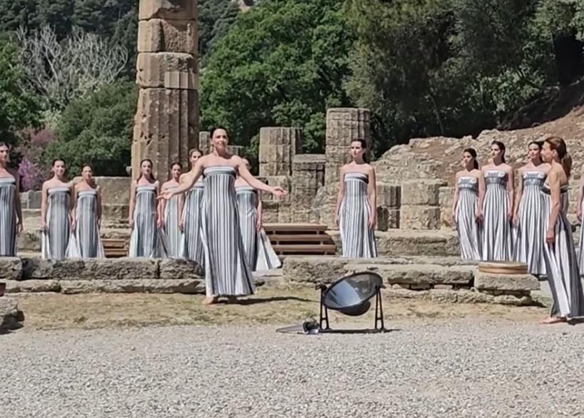 Marea Preoteasă aprinde astăzi flacăra olimpică pentru JO de la Paris 2024, în fața Templului Herei 18894423