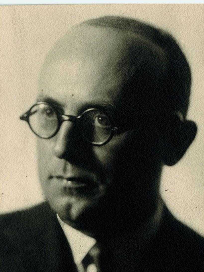 Cum s-a lipit de limba română cuvântul „giumbușluc”? 18894498